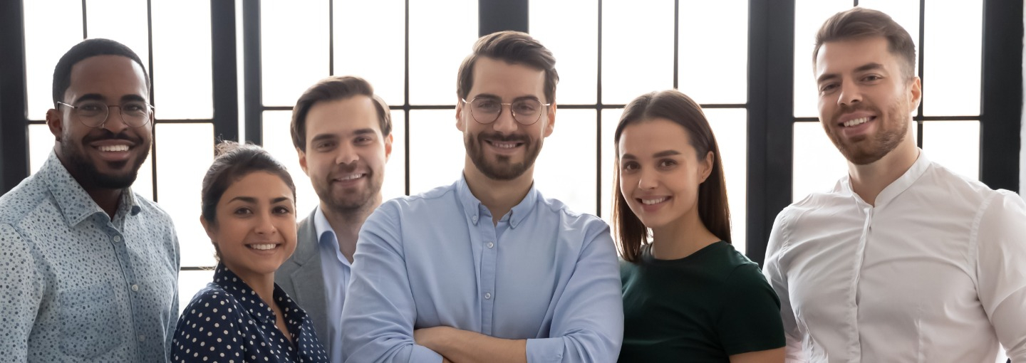 Co-ownership real estate agents with a mix of 4 men and 2 women